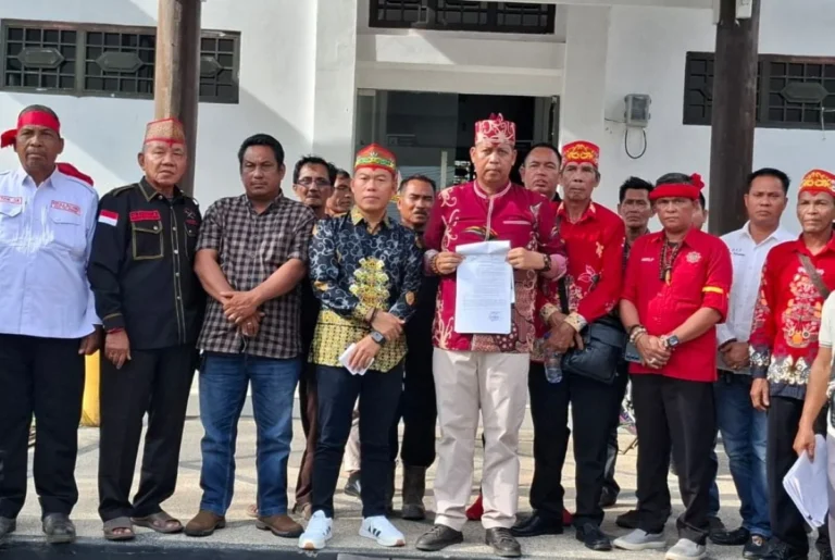 1.700 Warga Ancam “Kepung” Polres Kotim, Tokoh Adat Desak Penghentian Penyidikan Petrus Limbas