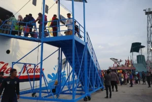 Memburu Harga sebelum Ongkos Naik, Penumpang Kapal di Sampit Hindari Berdesakan Mudik