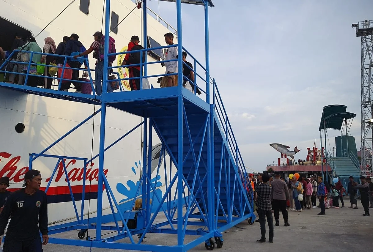 Memburu Harga sebelum Ongkos Naik, Penumpang Kapal di Sampit Hindari Berdesakan Mudik