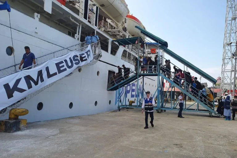 Puncak Arus Mudik di Pelabuhan Sampit Terkendali, Puluhan Personel Gabungan Siaga Penuh Layani Keberangkatan 2.683 Penumpang
