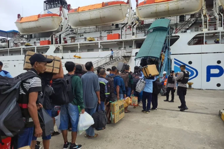 4.083 Penumpang Tinggalkan Sampit, Masa Arus Mudik di Pelabuhan Sampit Tinggal Dua Kali Keberangkatan Lagi