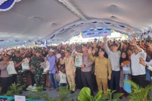 Jelang Lebaran, Gubernur Kalteng Salurkan Banpres hingga Gratiskan 2.000 Paket Sembako untuk Warga Kotim