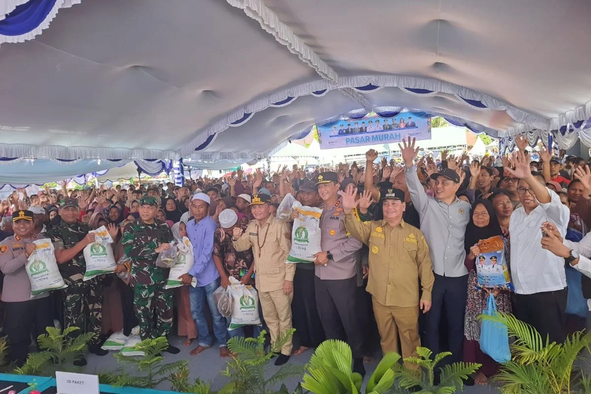 Jelang Lebaran, Gubernur Kalteng Salurkan Banpres hingga Gratiskan 2.000 Paket Sembako untuk Warga Kotim