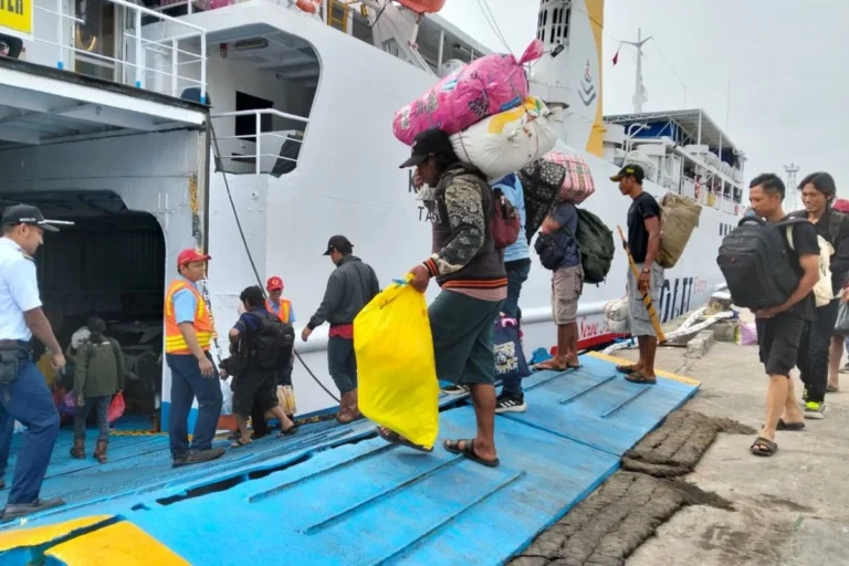 H-9 Lebaran, Lonjakan Penumpang Kapal Mulai Terlihat