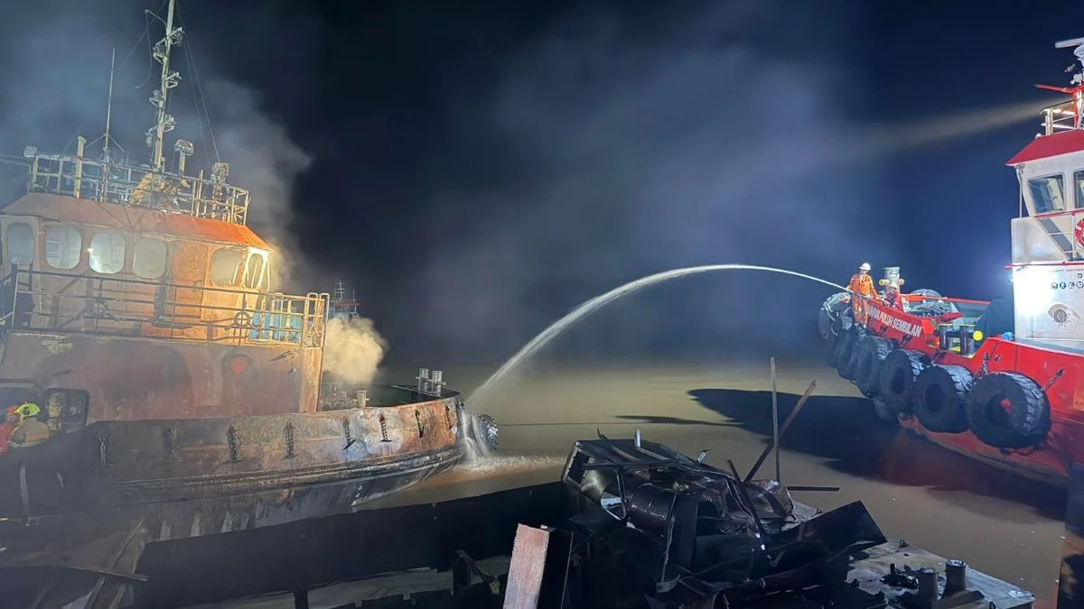 Kebakaran TB Batara VII Masih Diselidiki, KSOP Sampit Apresiasi Kolaborasi Cepat Penanganan di Lapangan