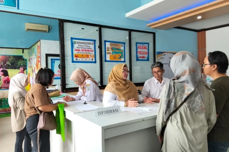 Warga Membeludak saat Sidak Disdukcapil, Wabup Kotim Menilai Kebijakan WFH Perlu Dievaluasi