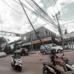 Nyaris Putus: Saat Truk Boks Menarik ‘Urat Nadi’ Lalu Lintas di Persimpangan Pelita-HM Arsyad