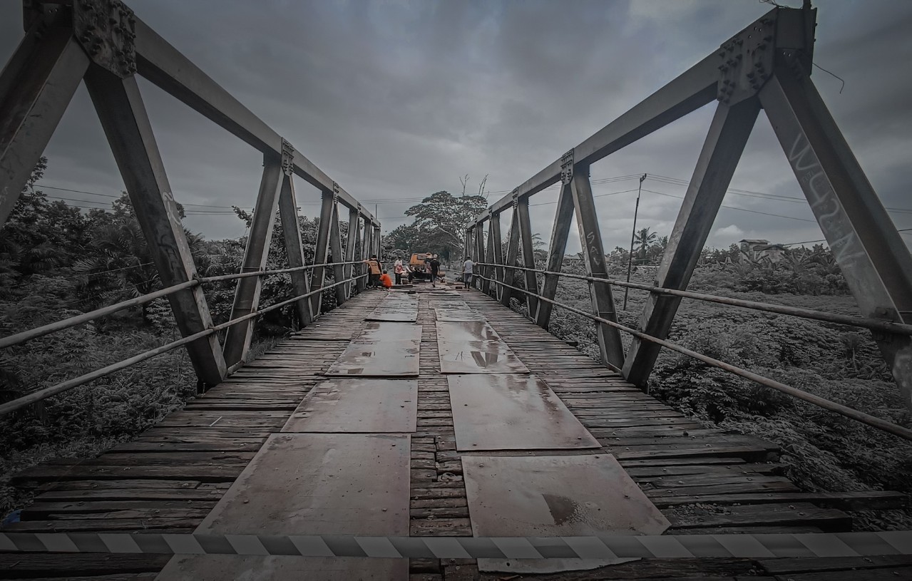 Siklus Maut Jembatan Patah: Hanya Bertahan 3 Bulan, Pemerintah Akui Pakai Kayu Ulin Bekas