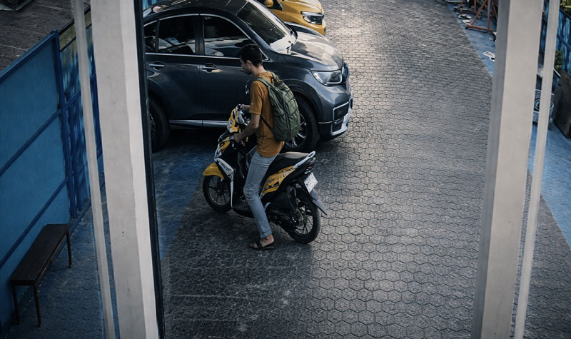 Terekam CCTV, Motor Warga Jalan Ir Juanda Raib Digondol Maling saat Pagi Buta