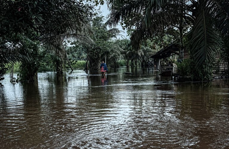 120 KK Terkepung Banjir ‘Lokal’: Saat Peringatan BMKG Hanya Menjadi Arsip di Meja Birokrasi