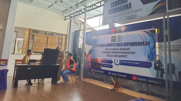 Bertepatan HUT Bakti Pemasyarakatan, Disdukcapil Kotim Layani Perekaman e-KTP Warga Binaan Lapas Sampit