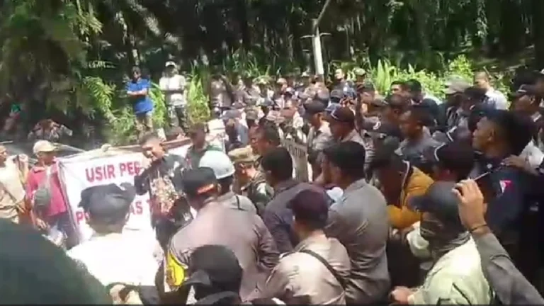 Aksi Ratusan Warga Dayak: Sekuriti Tapian Nadenggan Tinggalkan Lokasi Sengketa Desa Pantap