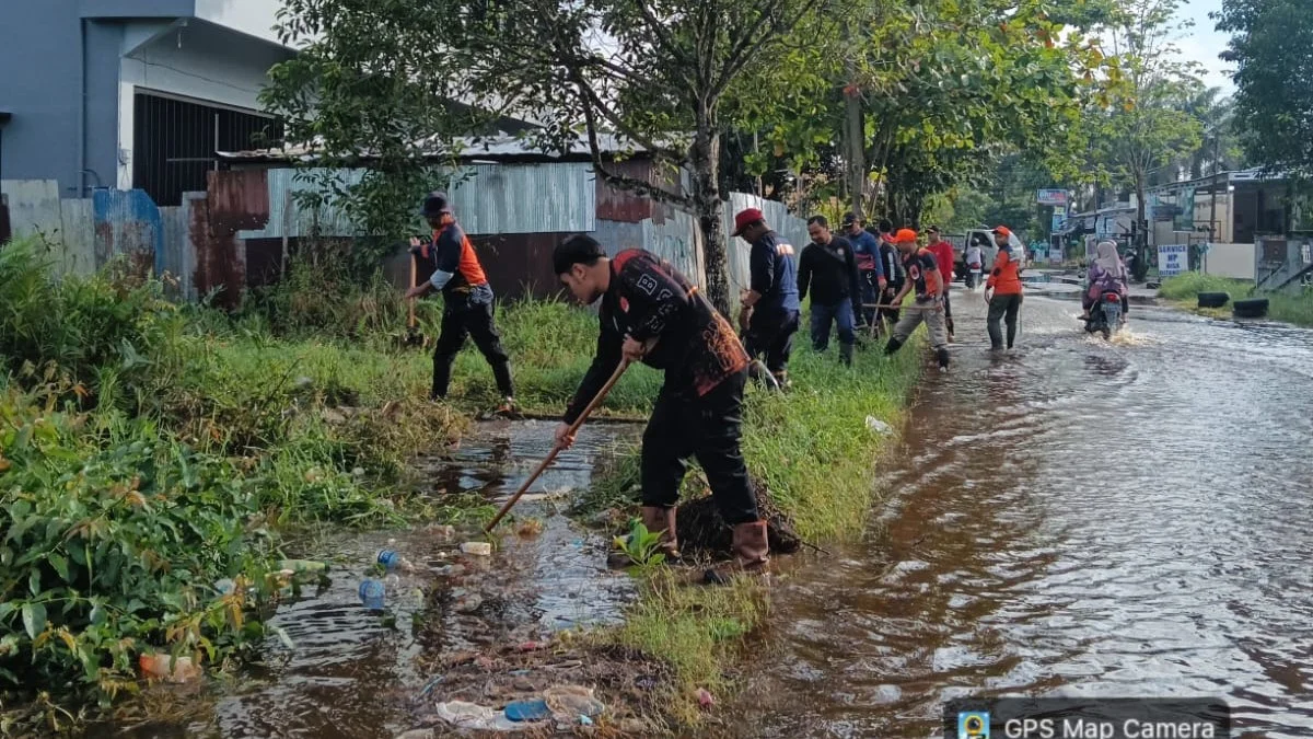 Banjir Tak Kunjung Surut, Pemkab Kotim Gotong Royong Massal dan Usulkan Pinjam Mobil Pompa Sedot Air