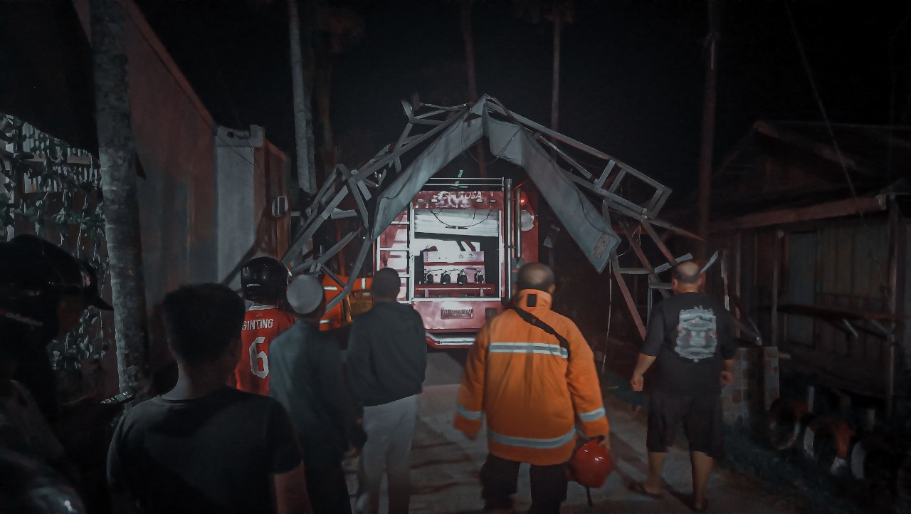 Saat Detik Terbuang di Gerbang, Api Sudah Membesar