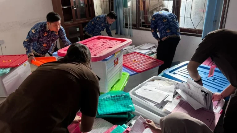 Kejati Kalteng Geledah Dua Dinas Serentak, Penyidikan Korupsi Zirkon PT KBM Terus Meluas