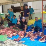 Masjid Agung Wahyu Al Hadi Bagikan Ratusan Bungkus Daging Kurban