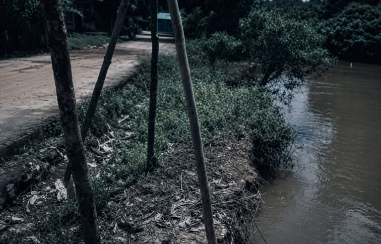 Satu Meter Menuju Petaka, Longsor Tualan Hulu Kepung Pemukiman, Penanganan Terbentur Dana