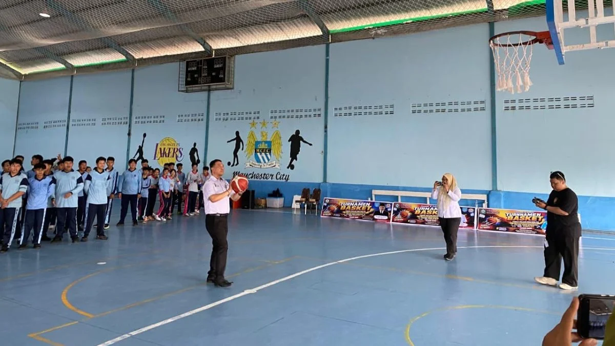 Pantulan Bola di Tengah Defisit: Turnamen Basket Pelajar Kotim Panaskan GOR Lodan