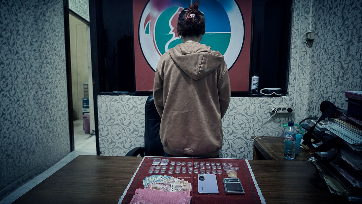 Bubble Wrap Pink Berisi Kristal Haram, Perempuan di Bukit Raya Diciduk Polisi Bersama 41 Paket 