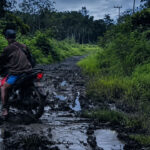Tiga Dekade Terisolasi dalam Kubangan Janji Politik Perbaikan Jalan Desa Soren Menelanjangi Stagnasi Kronis Infrastruktur Pedalaman Kotim