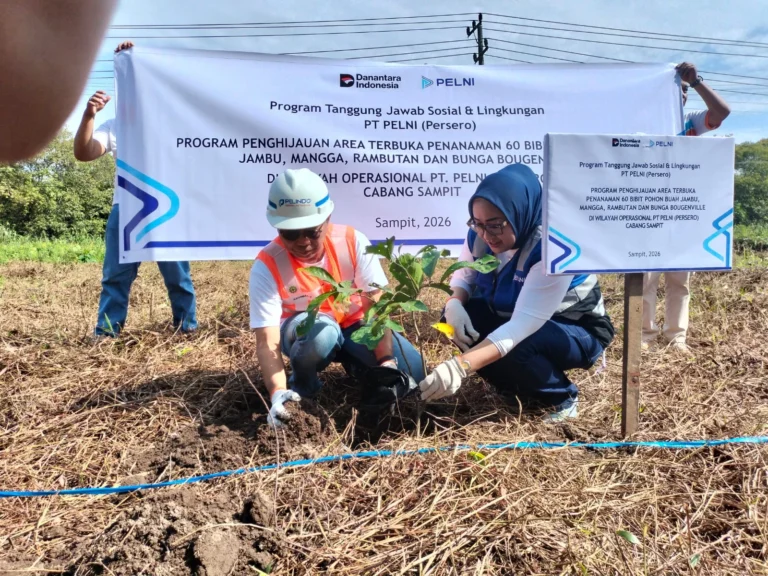 Peringati Hari Lingkungan Hidup Sedunia, Pelindo dan Pelni Lakukan Aksi Penanaman Pohon di Pelabuhan Bagendang