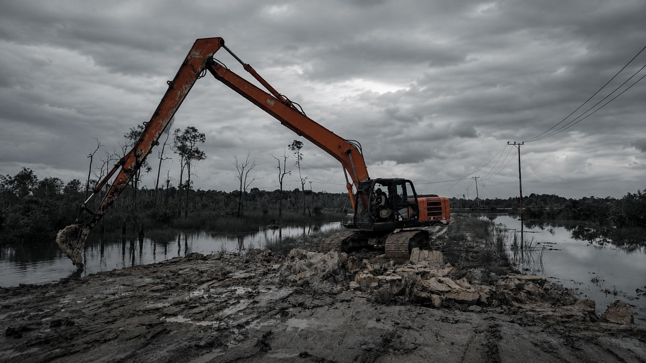 Mengarsiteki Jalan Nekat Sepanjang Sepuluh Kilometer Menembus Danau Dalam di Parenggean