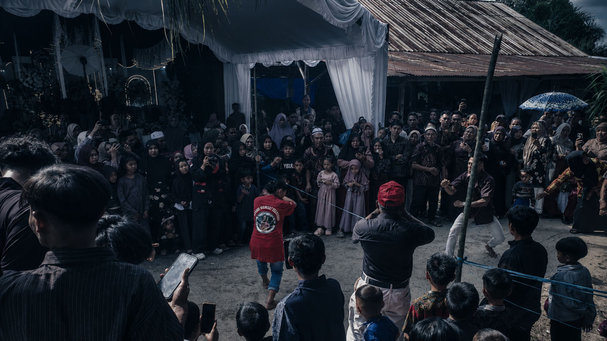 Melawan Arus Zaman di Telaga Baru: Membedah Filosofi ‘Satu Keping Pintu’ Dayak Ngaju  
