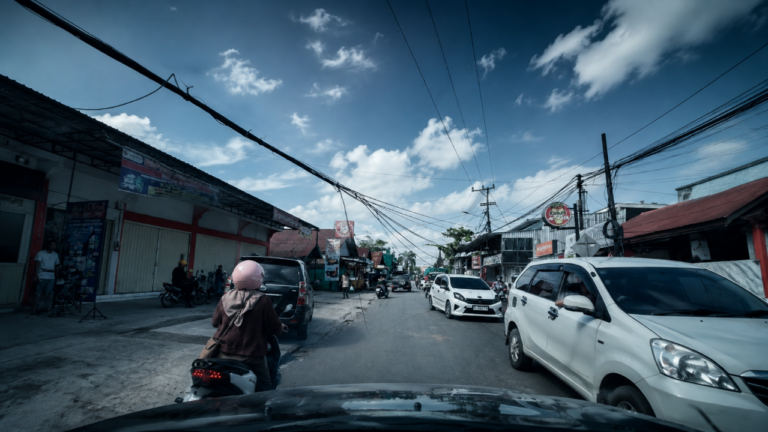 Apatisme Utilitas Publik: Dua Hari Kabel Melintang di Jalan RA Kartini Baamang, Menanti Korban Jiwa Baru Bertindak?