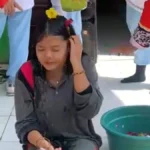 Bukan Ritual, Tradisi Siraman Air Bunga Warnai Penutupan MPLS di SMKS Bhakti Mulya Sampit