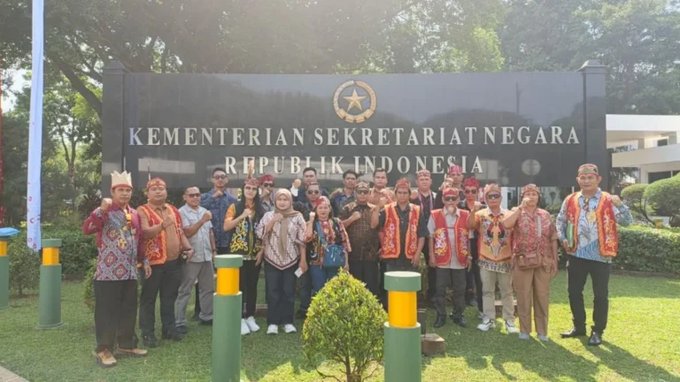 Membawa Konflik Lahan ke Meja Presiden: Warga Dayak Kotim Serahkan Berkas ke Kemensetneg