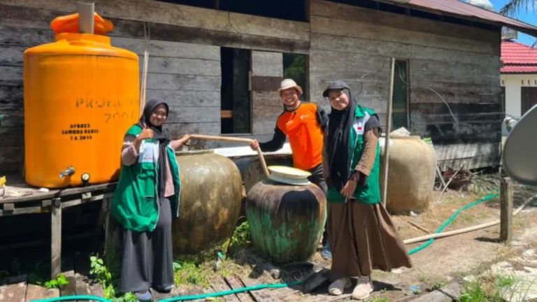 MPZ ALPI Bersama DMC Dompet Dhuafa Salurkan 55.000 Liter Air Bersih untuk Warga Terdampak Kekeringan di Kotim