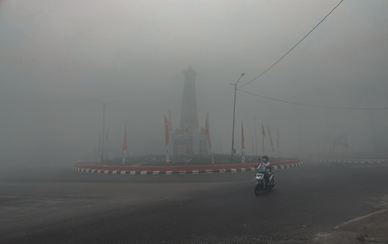 Kabut Asap Pekat Kepung Sampit: Jarak Pandang 50 Meter, Pelayaran Mentaya Terancam Tabrakan dan Udara Berbahaya
