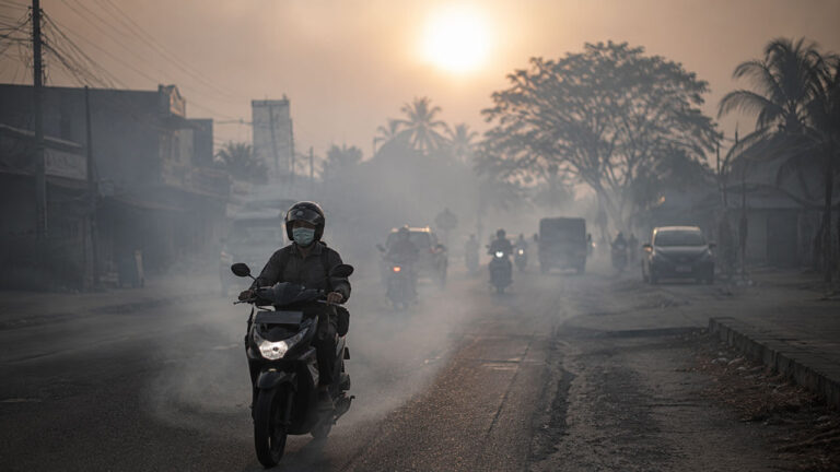 Kualitas Udara Sampit Memburuk Akibat Karhutla, AQI 124 Tembus Kategori Tidak SehatKelompok Sensitif