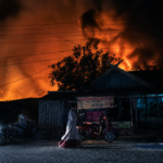 Kebakaran Hebat di Baamang Hulu: Tiga Rumah dan Satu Gudang Ludes Terbakar, Satu Petugas Dievakuasi