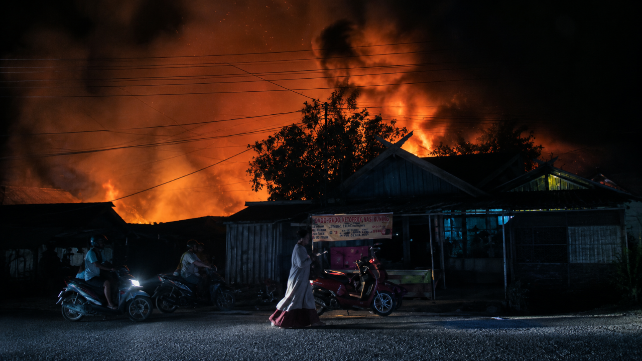 1 Jam 25 Menit Pertarungan Pemadam di Baamang Hulu, 5 Bangunan Ludes Terbakar