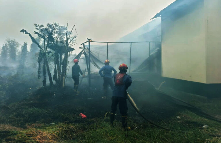 Dari Lahan ke Dapur Rumah, Api Diduga Merambat dan Bakar Dua Bangunan di Ariyaga