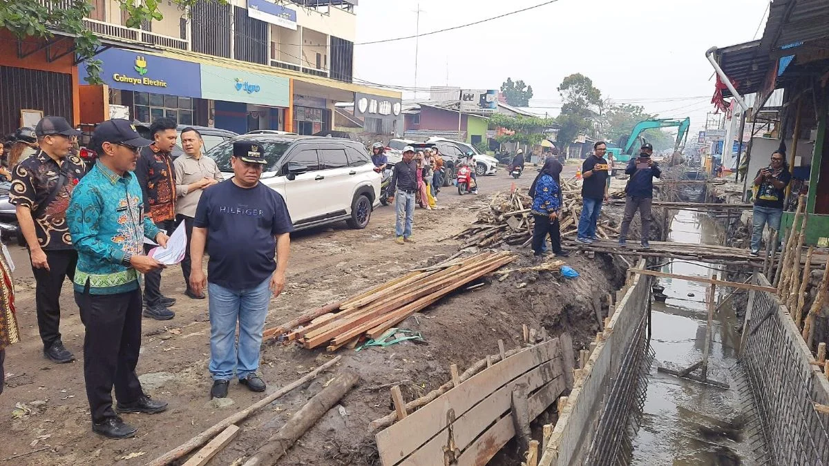Atasi Persoalan Banjir di Kota Sampit, Bupati Kotim Pastikan Pembangunan Drainase di Tjilik Riwut dan DI Panjaitan Tuntas Akhir Tahun