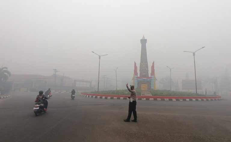 Kabut Asap Serang Sampit, Jarak Pandang Anjlok hingga 100 Meter