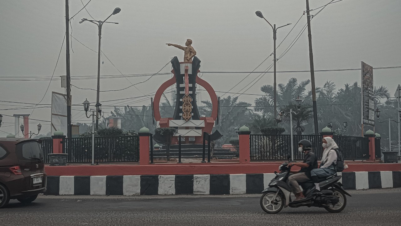 Serangan Balasan Asap Lumpuhkan Sampit: Jarak Pandang Cuma 100 Meter, Seruyan dan Kotim Dihantam 1.001 Hotspot!