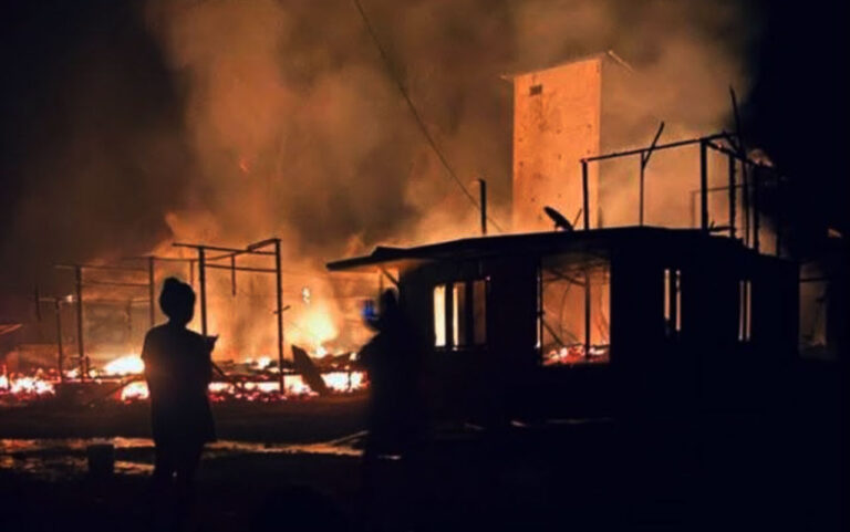 Empat Rumah Ludes Rata dengan Tanah: Dini Hari Mencekam di Pemantang Mentaya Hulu, Warga Pasrah Mengungsi ke Kerabat! 🚨🔥🏠