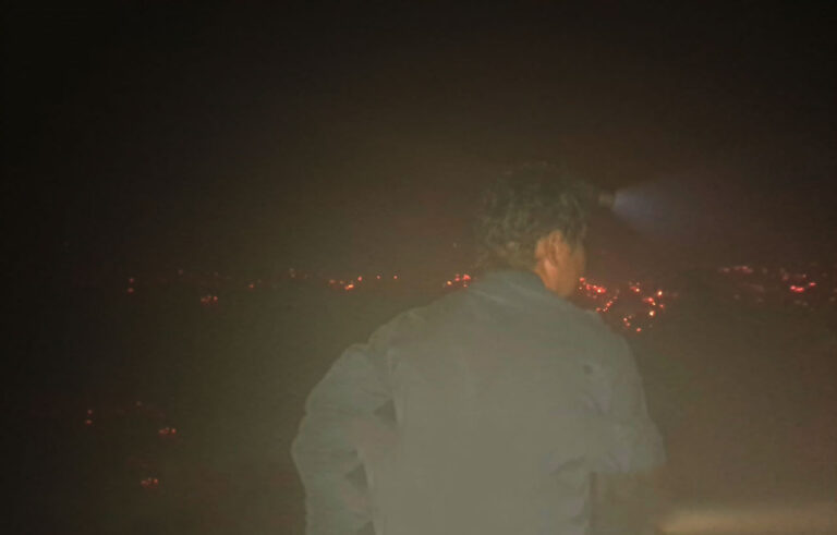 Pemadaman Kebakaran di Desa Camba Berlangsung hingga Malam, Kotim Terdeteksi 207 Titik Panas