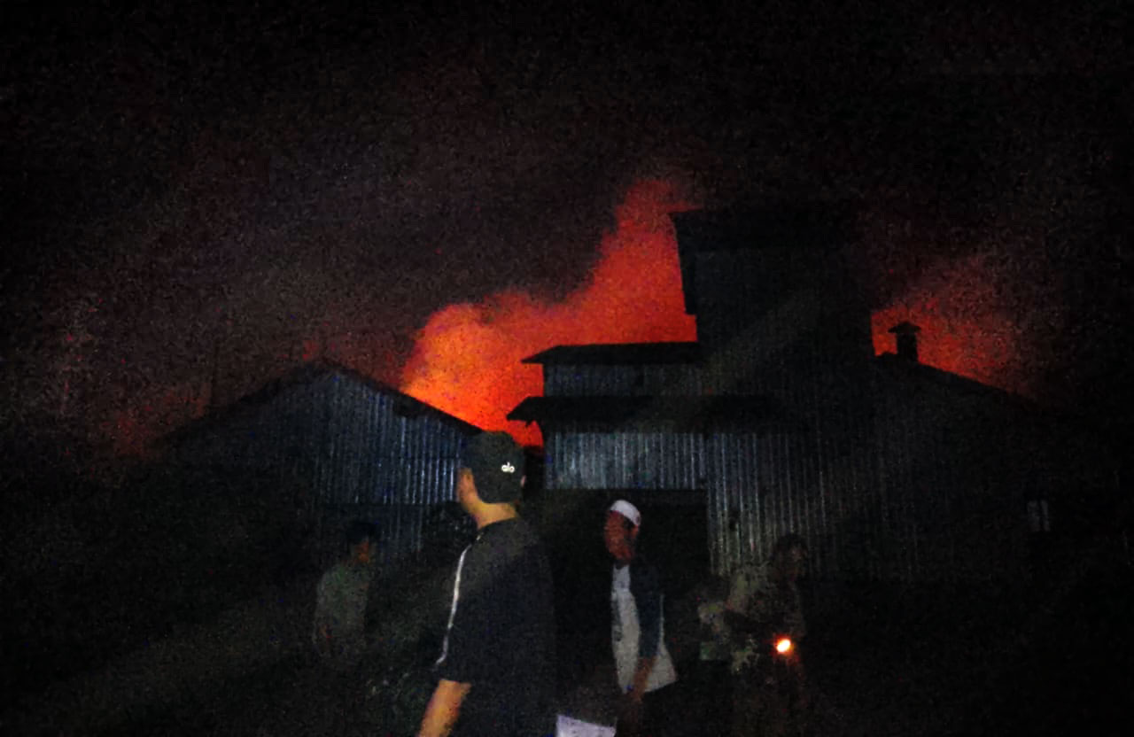 Kebakaran Hutan dan Semak Belukar Dekat Permukiman Samuda Kecil, 3 Hektare Terbakar