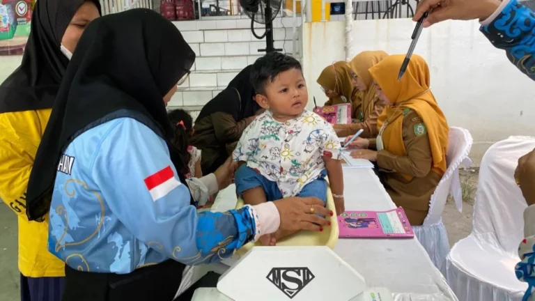 Merries Dukung Posyandu Alfamart di Sampit, Layanan Kesehatan Sasar 2.800 Ibu dan Balita di 28 Titik
