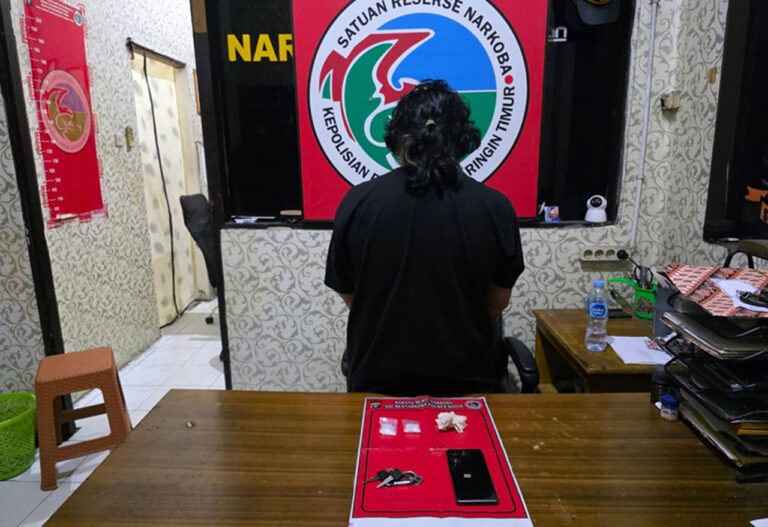 Geledah Pria Ber-Ninja di Depan Kos Dewi Sartika: Satresnarkoba Polres Kotim Temukan 10,18 Gram Sabu Dibalut Tisu!