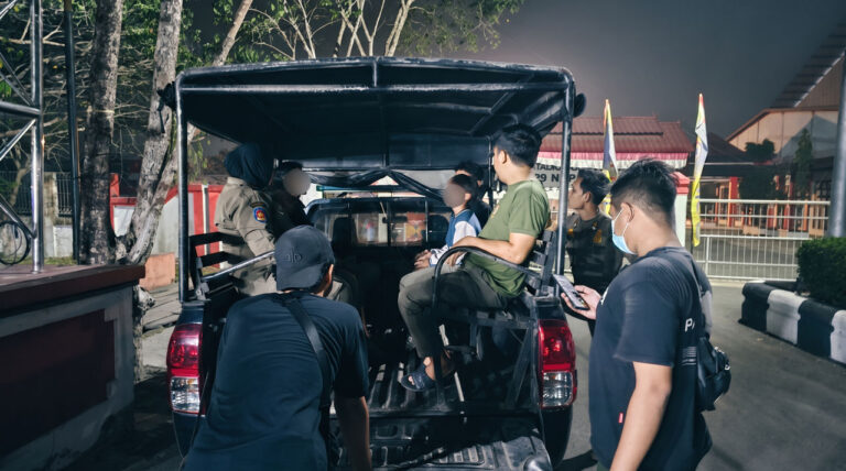 Tribun Stadion  28 Nopember Sampit Jadi Lapak Lem dan Miras: Satpol PP Amankan 5 Remaja