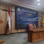 Dua Rupa Jawaban Paripurna: Lantang Jamin Wajib Belajar 13 Tahun, Hening Urusan Honorer