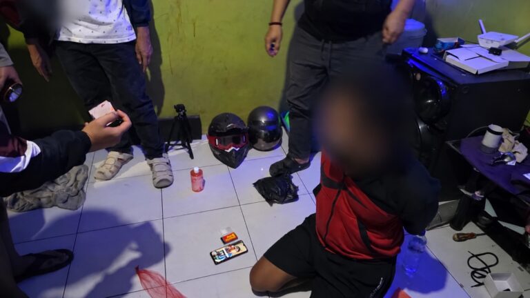 Sabu 4,82 Gram Tergeletak di Atas Meja Kamar: Pengedar Pasir Putih Dibekuk Bersama Timbangan Digital